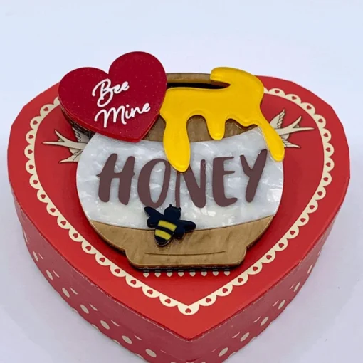 Store Bee Mine, Honey Brooch Brooches