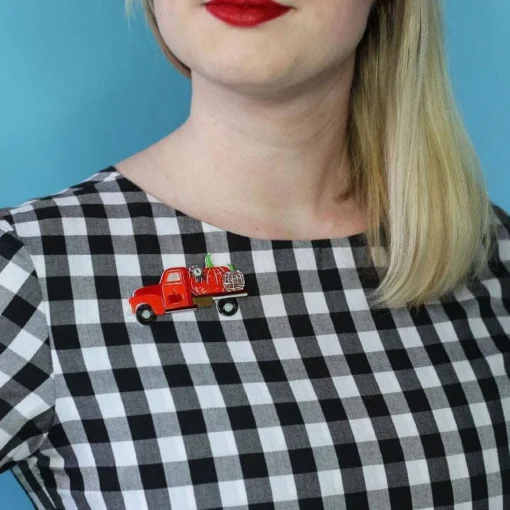 Cheap County Fair Chariot Brooch Brooches