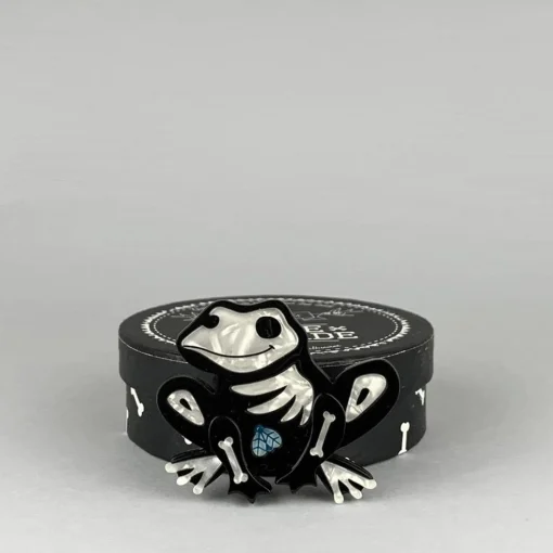 Fashion Haunted Hopper Brooch Brooches