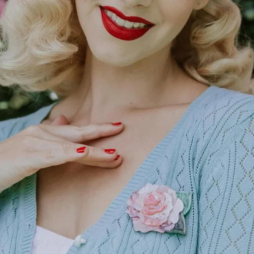 Sale Prim Petal Brooch Brooches