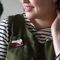 Best Sale Seasonal Delivery Brooch Brooches