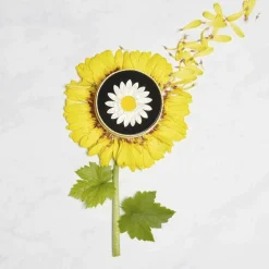 Store She Loves Me Daisy Brooch Brooches