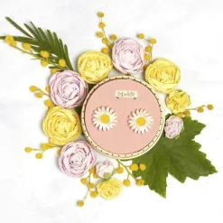 Best Sale She Loves Me Daisy Earrings Earrings