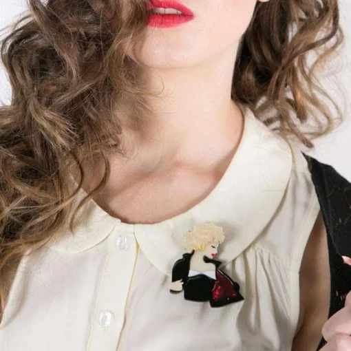 Store Tell Me About It, Stud Brooch Brooches