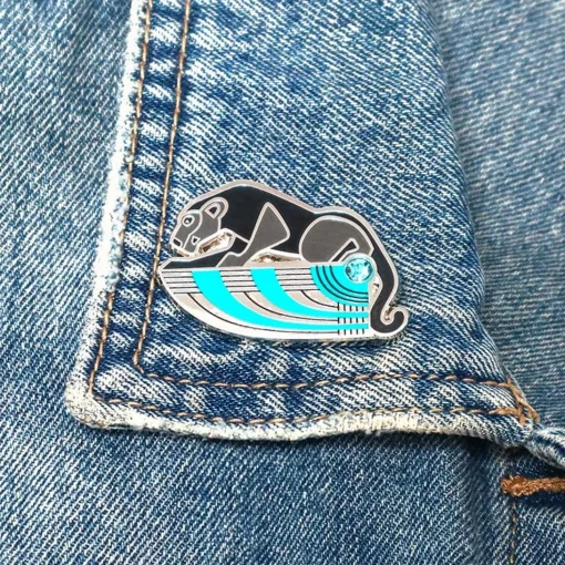 Clearance The Panther'S Embrace Enamel Pin Enamel Pins